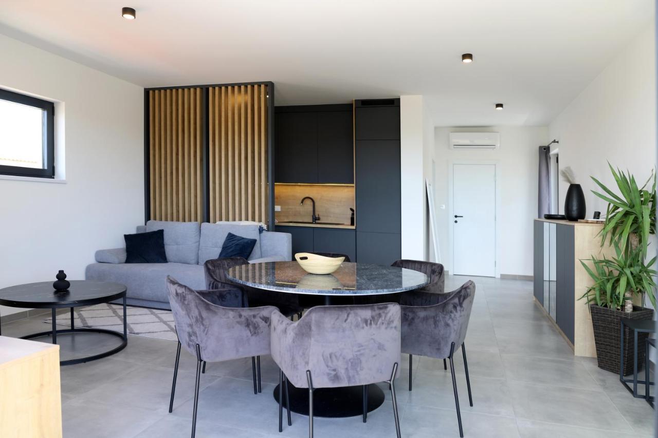 Apartments Terra Sun With Private Pool Or Jacuzzi نجيفيش المظهر الخارجي الصورة