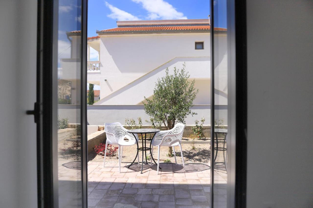 Apartments Terra Sun With Private Pool Or Jacuzzi نجيفيش المظهر الخارجي الصورة