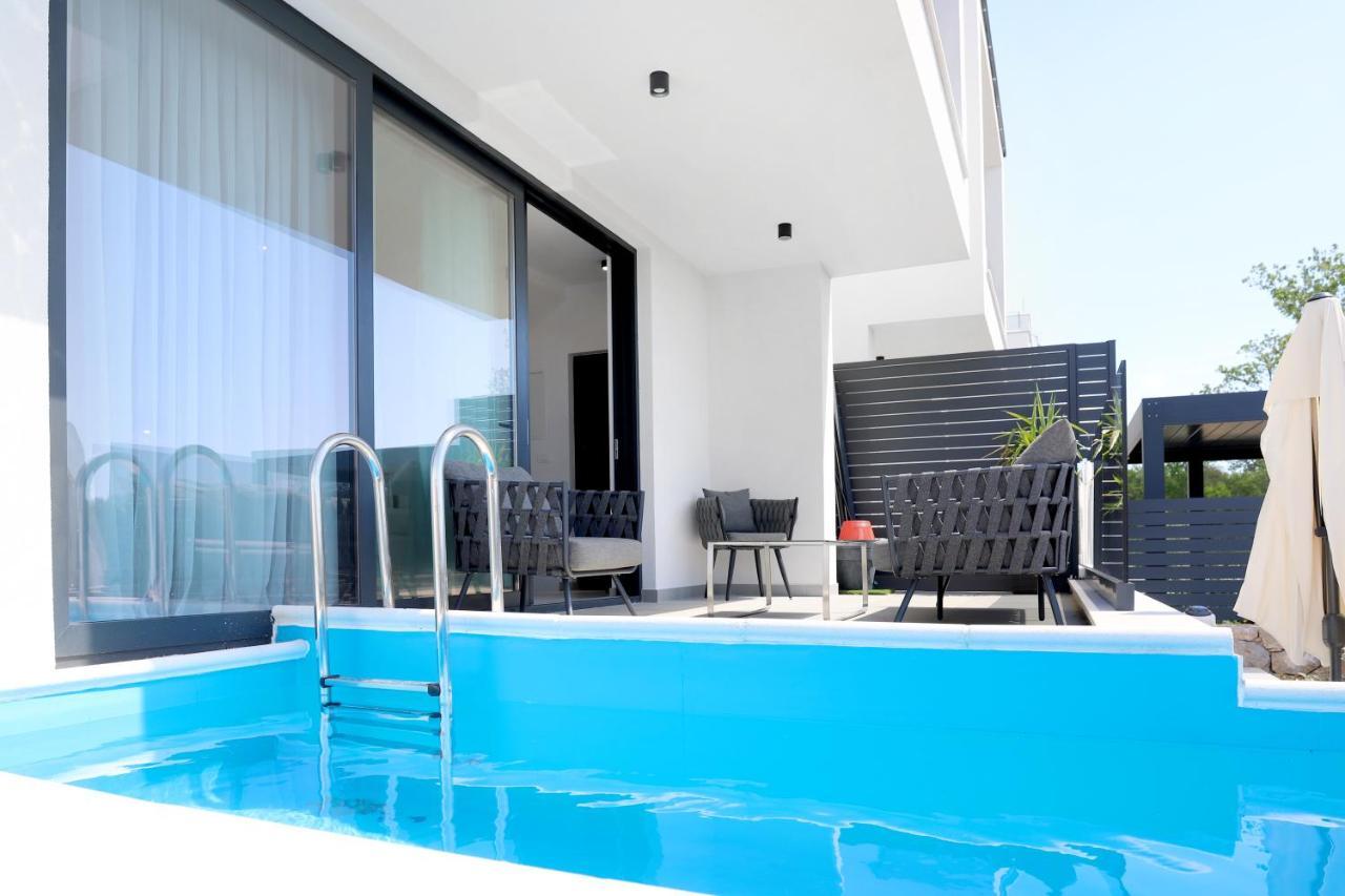 Apartments Terra Sun With Private Pool Or Jacuzzi نجيفيش المظهر الخارجي الصورة